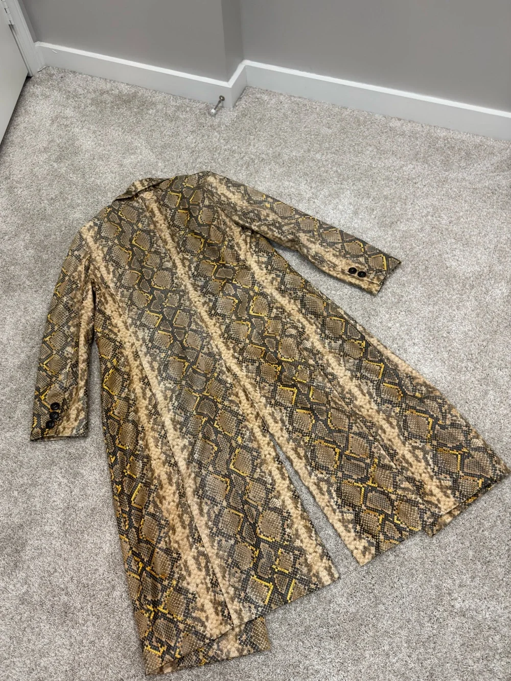Retro AKIRA Snake-Print Trench Coat - Beige with Baby and Banana Yellow Accents